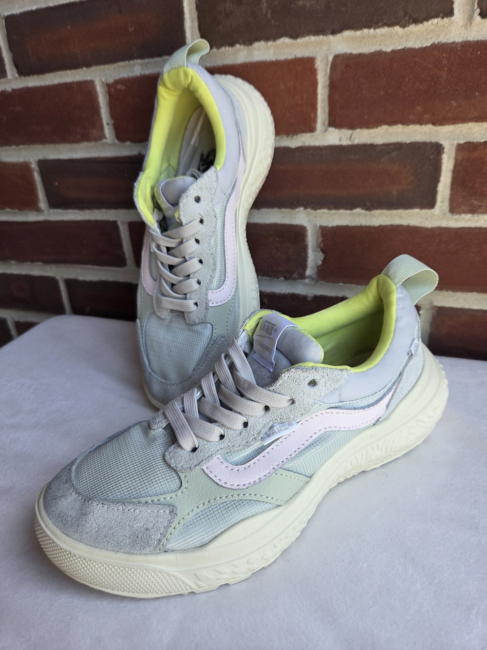 VANS UltraRange EXO SE Women’s 8 Men’s 6.5 Pastel Green Gray Sneakers